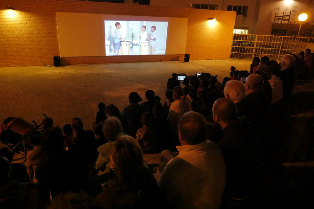O MUNDO À NOSSA VOLTA - Cinema, cem anos de juventude - CEA Vale da Amoreira @ CEA - Centro de Experimentação Artística